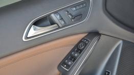 Mercedes GLA 250 4Matic 211 KM - galeria redakcyjna - klamka