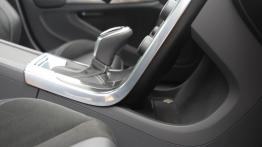 Volvo S60 II Facelifting 2.0 181KM - galeria redakcyjna - tunel środkowy między fotelami