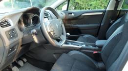 Citroen C4 II Hatchback 5d 2.0 HDi 150KM - galeria redakcyjna - widok ogólny wnętrza z przodu