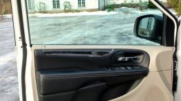 Lancia Voyager Van 3.6 V6 283KM - galeria redakcyjna - drzwi kierowcy od wewnątrz