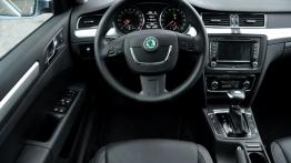 Skoda Superb II Kombi 2.0 TDI CR DPF 170KM - galeria redakcyjna - kokpit