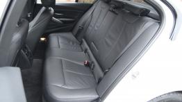 BMW Seria 3 (F30) 335d xDrive 313KM - galeria redakcyjna - tylna kanapa