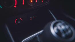 Fiat Tipo - siła prostoty - gniazda w konsoli środkowej