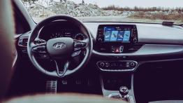 Hyundai i30 Fastback N Performance 2.0 T-GDI 275 KM - galeria redakcyjna - widok ogólny wn?trza z pr