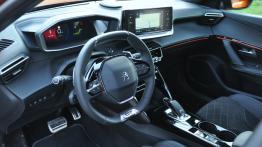 Peugeot 2008 II - galeria redakcyjna - widok ogólny wn?trza z przodu