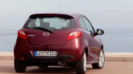 Mazda 2 Facelifting - wersja 3-drzwiowa - widok z tyłu