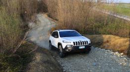 Jeep Cherokee KL (2014) Trailhawk - wersja europejska - widok z przodu