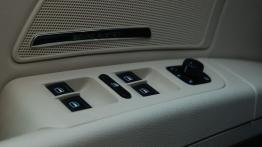 Skoda Superb II Kombi Facelifting - galeria redakcyjna - sterowanie w drzwiach