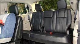 Lancia Voyager Van 3.6 V6 283KM - galeria redakcyjna - tylna kanapa