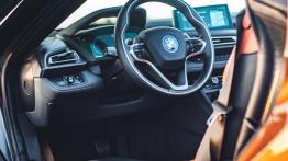 BMW i8 - galeria redakcyjna - widok ogólny wnętrza z przodu