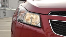 Chevrolet Cruze - galeria redakcyjna - prawy przedni reflektor - włączony