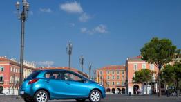 Mazda 2 Facelifting - wersja 5-drzwiowa - prawy bok