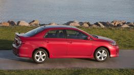 Toyota Corolla po liftingu - wersja USA - prawy bok
