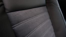 Mitsubishi Outlander PHEV Facelift (2016) - galeria redakcyjna - fotel pasażera, widok z przodu