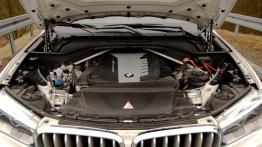 BMW X5 F15 M50d 381KM - galeria redakcyjna - maska otwarta