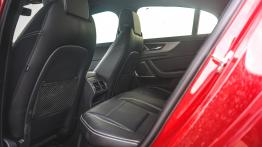 Jaguar XE - galeria redakcyjna - tylna kanapa