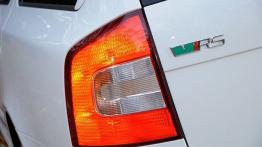 Skoda Octavia II Hatchback Facelifting 2.0 TFSI 200KM - galeria redakcyjna - prawy tylny reflektor -