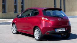 Mazda 2 Facelifting - wersja 3-drzwiowa - widok z tyłu