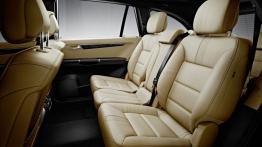 Mercedes klasy R 2011 - wersja przedłużona - tylna kanapa