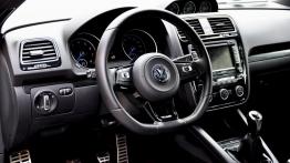 Volkswagen Scirocco R 2.0 TSI 280 KM - galeria redakcyjna - widok ogólny wnętrza z przodu