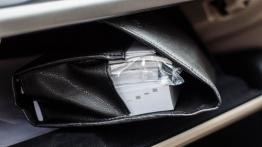 Subaru Outback V 2.5i 175KM - galeria redakcyjna - schowek przedni otwarty