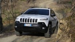 Jeep Cherokee KL (2014) Trailhawk - wersja europejska - widok z przodu