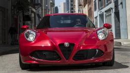 Alfa Romeo 4C (2015) - wersja amerykańska - widok z przodu
