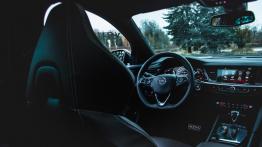 Opel Insignia Grand Tourer GSi 2.0 BiTurbo CDTI 210 KM - galeria redakcyjna - widok ogólny wnętrza z