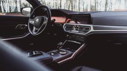 BMW 320d Touring 2.0 190 KM - galeria redakcyjna - widok ogólny wn?trza z przodu