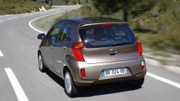 Kia Picanto 2011 - wersja 5-drzwiowa - tył - reflektory włączone