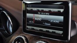 Mercedes GLA 250 4Matic 211 KM - galeria redakcyjna - ekran systemu multimedialnego