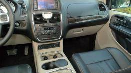 Lancia Voyager Van 3.6 V6 283KM - galeria redakcyjna - deska rozdzielcza