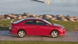 Toyota Corolla po liftingu - wersja USA - prawy bok