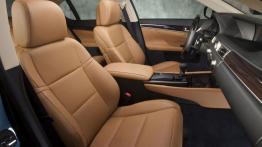 Lexus GS IV 350 (2012) - wersja amerykańska - widok ogólny wnętrza z przodu