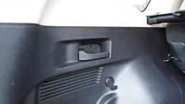 Honda CR-V IV 1.6 i-DTEC 120KM - galeria redakcyjna - uchwyt do składania tylnej kanapy