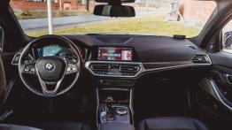 BMW 320d Touring 2.0 190 KM - galeria redakcyjna - widok ogólny wn?trza z przodu