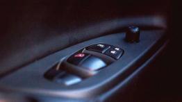 Nissan Pulsar 1.2 DIG-T 115 KM - galeria redakcyjna - sterowanie w drzwiach