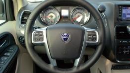 Lancia Voyager Van 3.6 V6 283KM - galeria redakcyjna - kierownica