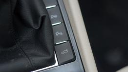 Skoda Superb 1.4 TSI 150 KM - galeria redakcyjna - inny element wnętrza z przodu