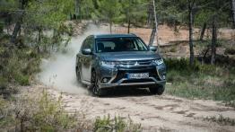 Mitsubishi Outlander PHEV Facelift (2016) - galeria redakcyjna - widok z przodu