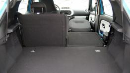 Renault Twingo III - galeria redakcyjna - tylna kanapa złożona, widok z bagażnika