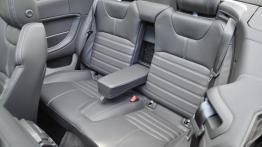 Range Rover Evoque Convertible - galeria redakcyjna - tylna kanapa, pod?okietnik roz?o?ony