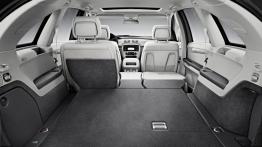 Mercedes klasy R 2011 - wersja przedłużona - tylna kanapa złożona, widok z bagażnika