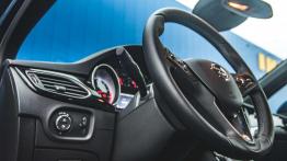 Opel Astra K - dobra, choć nie luksusowa - kokpit