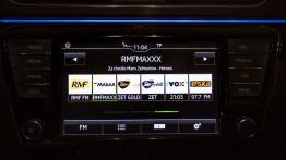 Skoda Superb Laurin & Klement 2.0 TDI 150 KM - galeria redakcyjna - ekran systemu multimedialnego