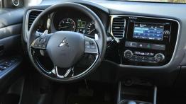 Mitsubishi Outlander 2.2 DID Intense Plus 4WD - galeria redakcyjna - ekran systemu multimedialnego
