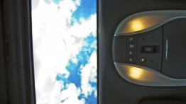 Infiniti Q70 2.2d 170 KM - galeria redakcyjna - szyberdach od wewnątrz