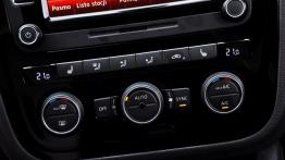 Volkswagen Scirocco R 2.0 TSI 280 KM - galeria redakcyjna - panel sterowania wentylacją i nawiewem