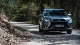 Mitsubishi Outlander PHEV Facelift (2016) - galeria redakcyjna - widok z przodu