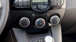 Mazda 2 Facelifting - wersja 3-drzwiowa - konsola środkowa